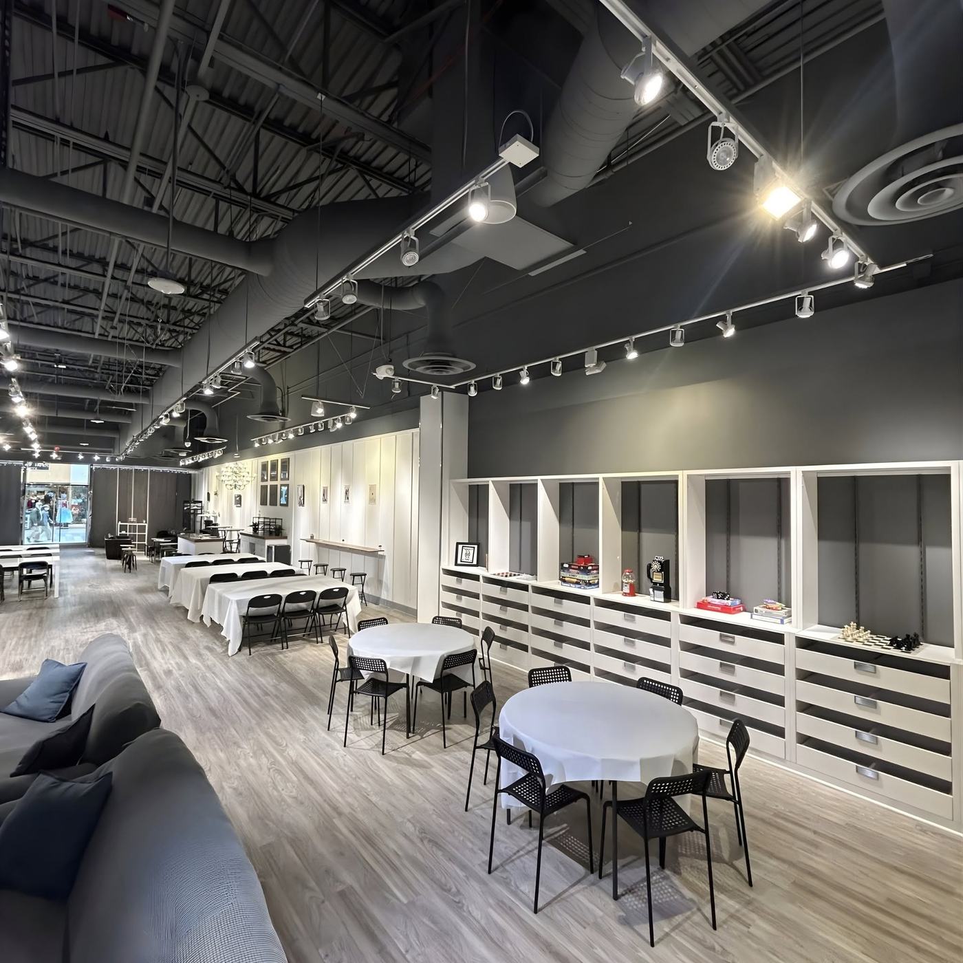 Photo of the current layout inside the space